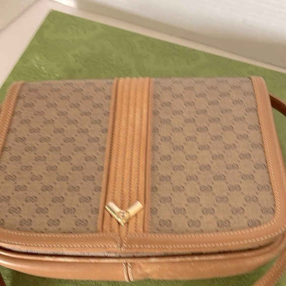 Authentic Gucci Crossbody/Shoulder Bag. - Picture 4 of 16